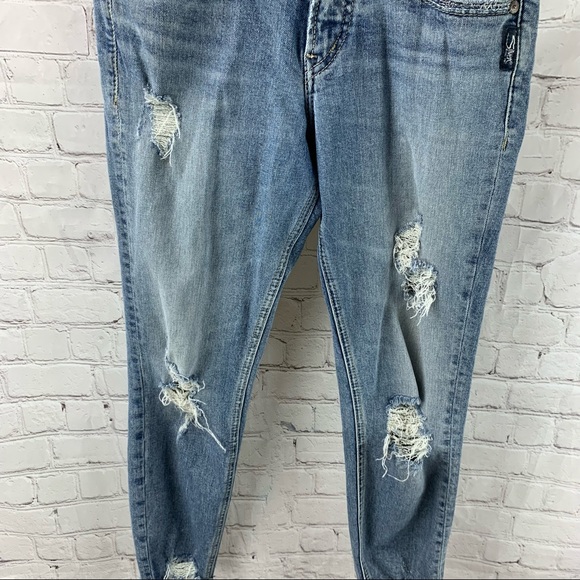 Silver Suki Skinny Distressed Crop Jeans - Picture 3 of 8